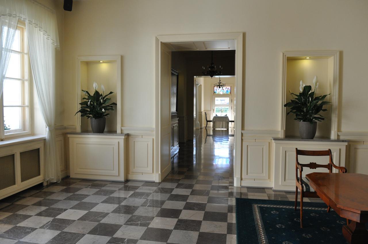 Hotel "Zajazd Napoleonski" Warsawa Bagian luar foto