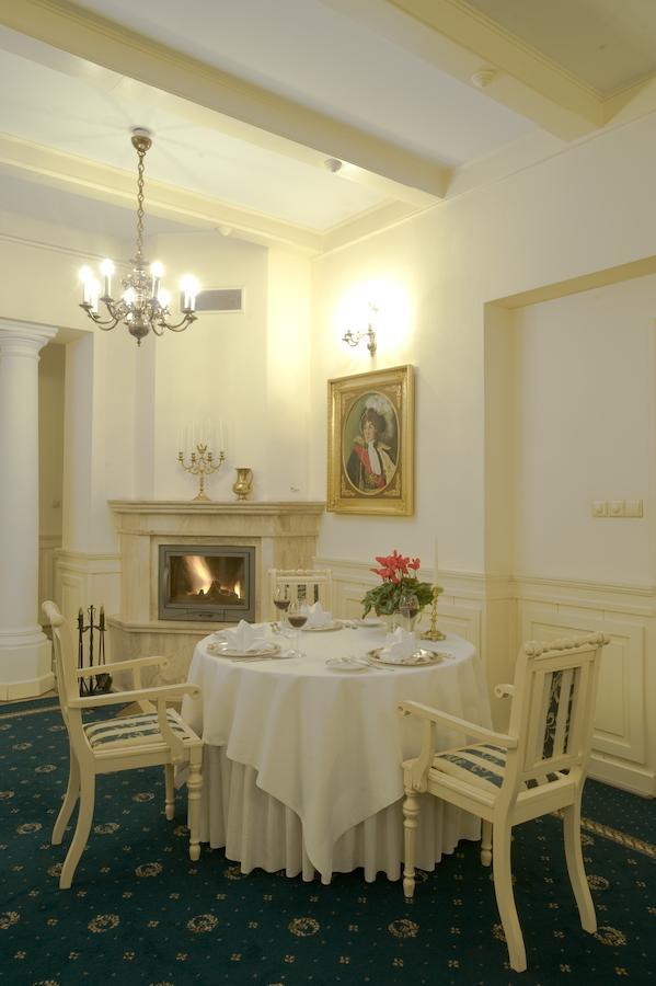 Hotel "Zajazd Napoleonski" Warsawa Bagian luar foto