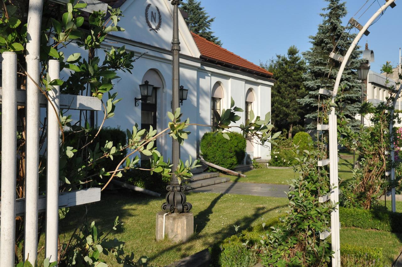 Hotel "Zajazd Napoleonski" Warsawa Bagian luar foto